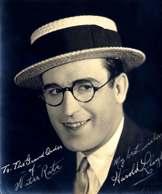 harold-lloyd-autograph-on-photograph-famous-silent-film-actor-3gif_53fe550c2a6b2253bae56eeb.jpg